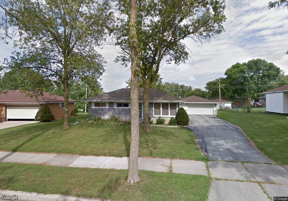 W151N8312 Thomas Dr, Menomonee Falls, WI 53051 - photo 1