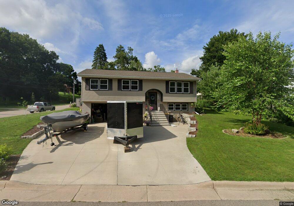 516 N 4th St, La Crescent, MN 55947 - photo 1