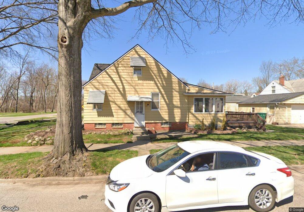 5557 Thomas St, Maple Heights, OH 44137 - photo 1