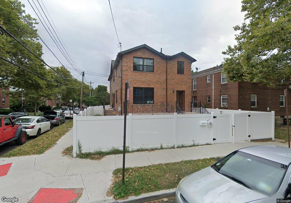 7601 160th St, Fresh Meadows, NY 11366 - photo 1