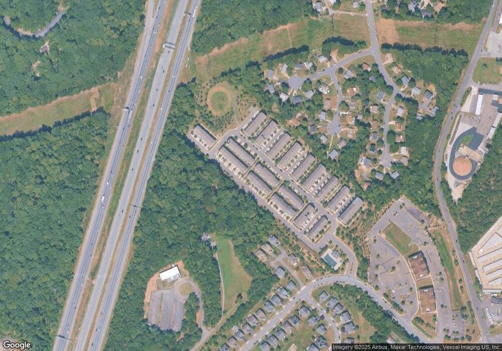 4801 Potomac Highlands Cir unit 151, Triangle, VA 22172 - photo 1