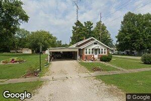 223 N Locust St, Saint Elmo, IL 62458