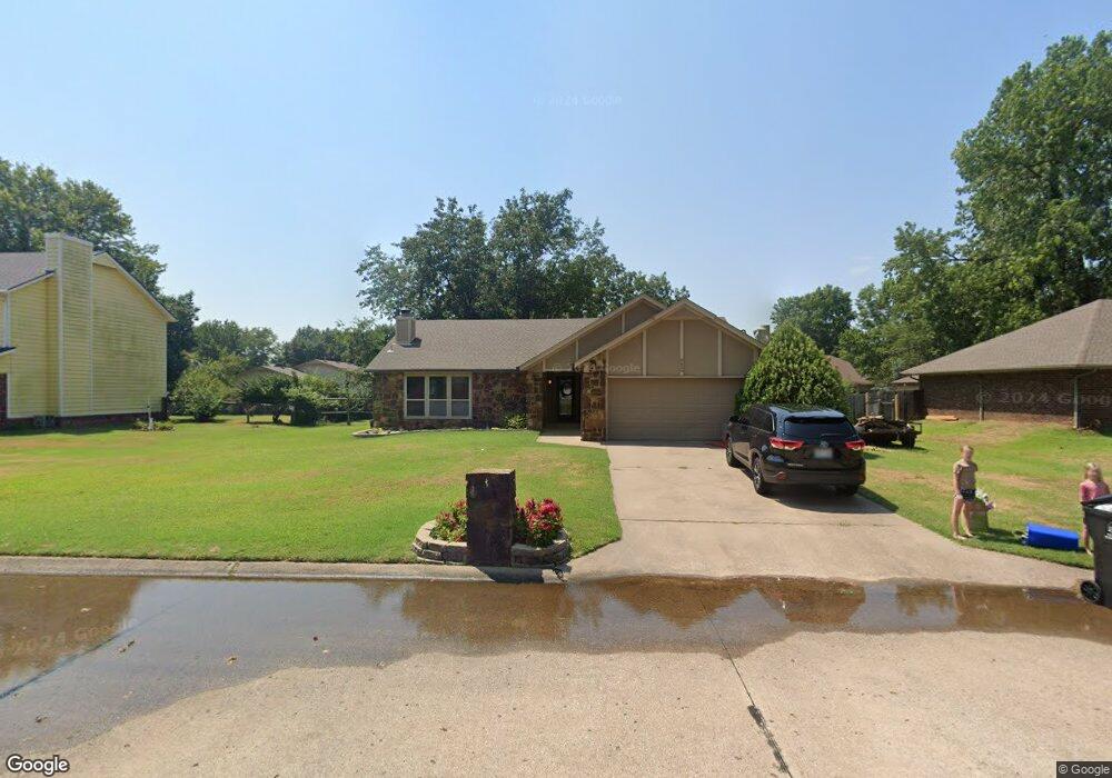 8620 S Willow Springs Ct, Broken Arrow, OK 74011 - photo 1