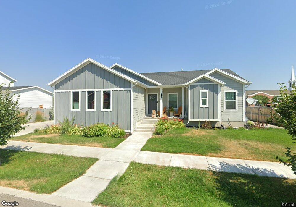 712 W 50 N unit 3, Hyrum, UT 84319 - photo 1