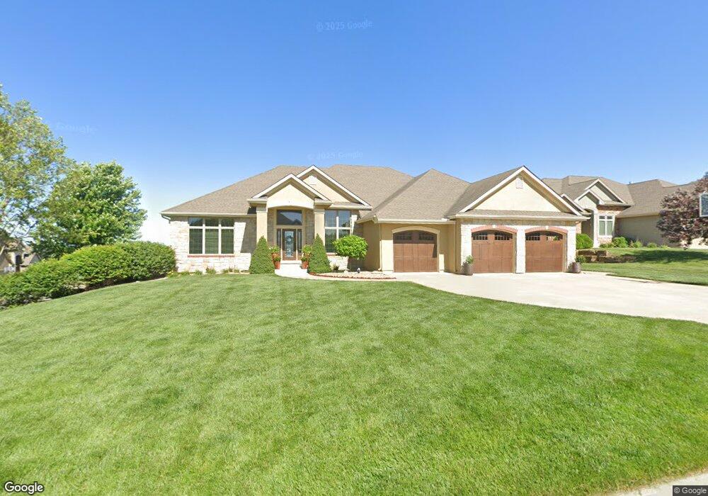 4010 SW Barons Ln, Topeka, KS 66610 - photo 1