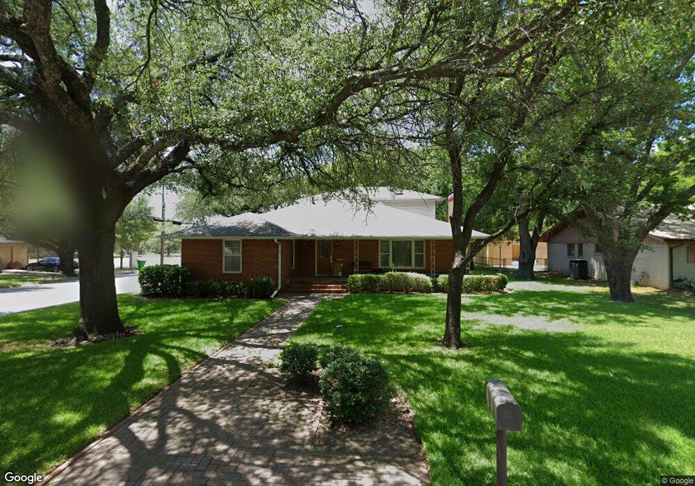 1101 Whaley Dr, Gainesville, TX 76240 - photo 1