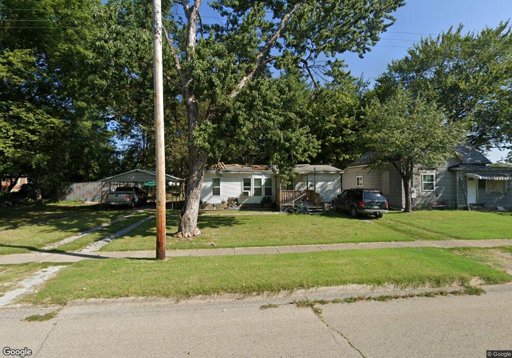 706 W Lincoln St, Harrisburg, IL 62946 - photo 1