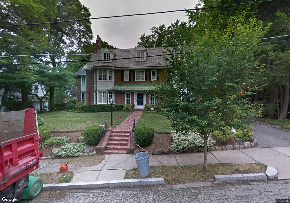 10 Monadnock Rd, Chestnut Hill, MA 02467 - photo 1