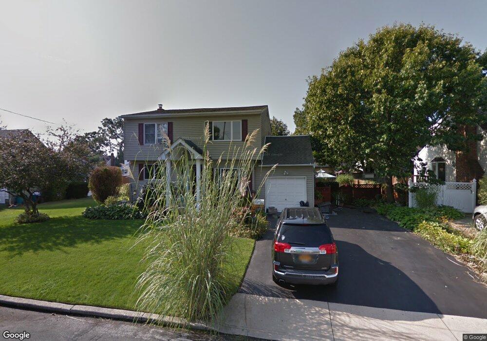 249 30th St, Lindenhurst, NY 11757 - photo 1