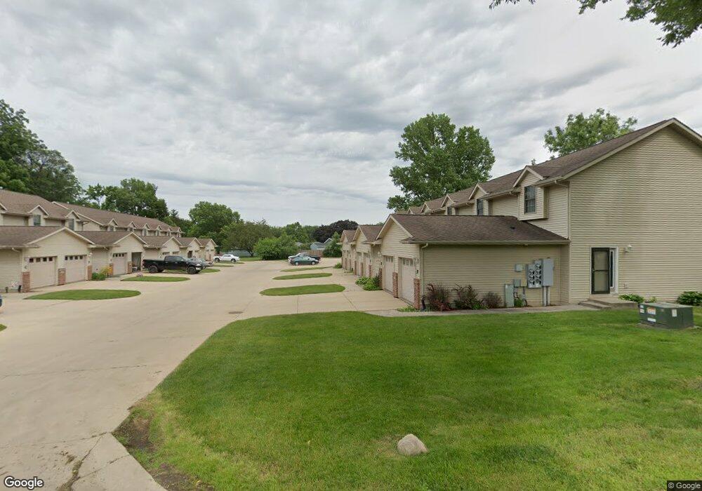 215 Shelley Ln NW unit 215E, Cedar Rapids, IA 52405 - photo 1