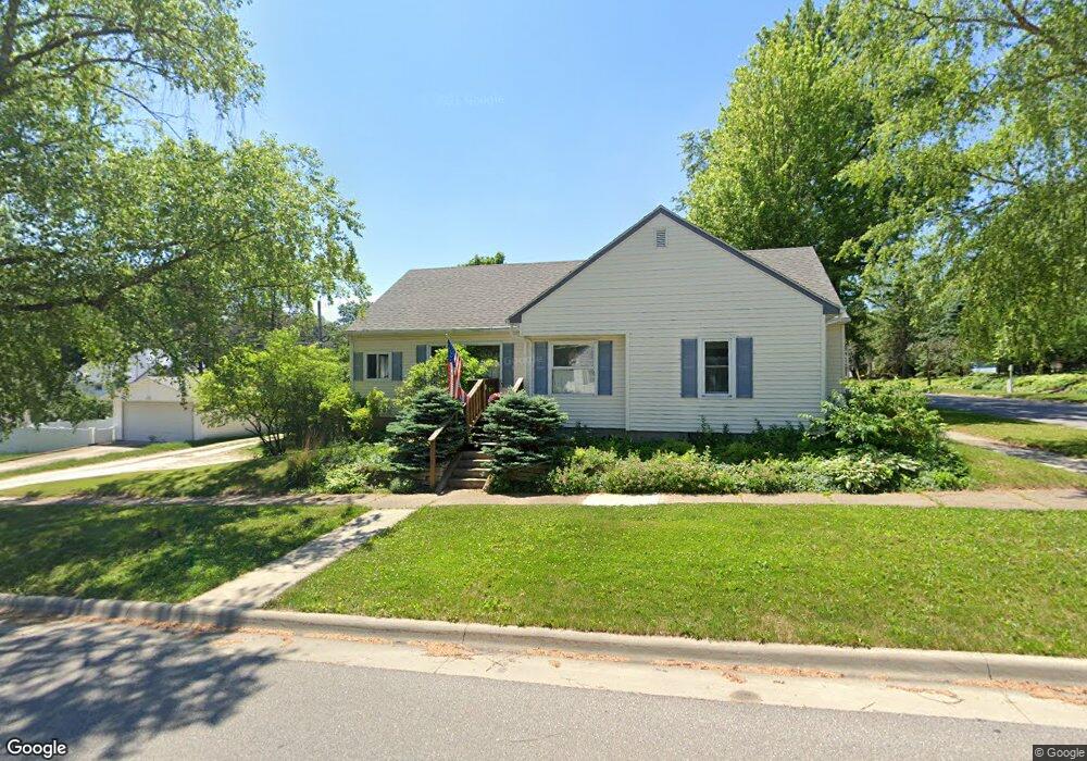 820 W 9th St, Cedar Falls, IA 50613 - photo 1