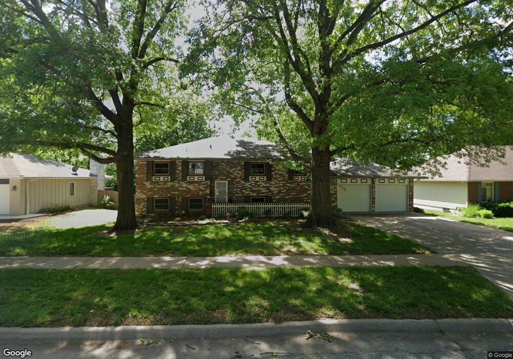 3219 SW MacVicar Ave, Topeka, KS 66611 - photo 1