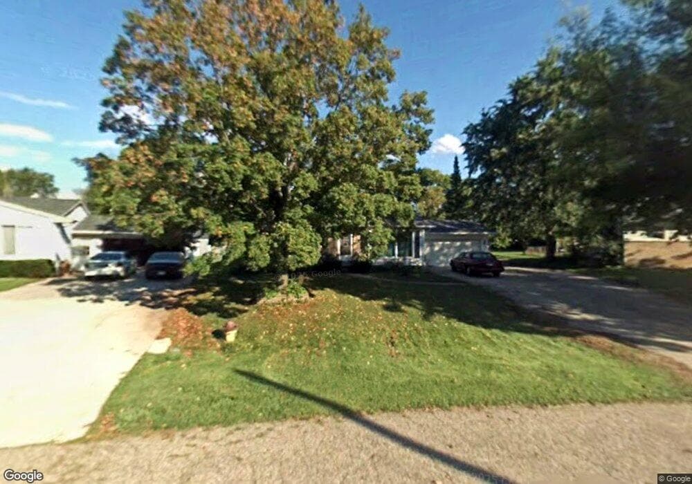 2127 Deerfield Dr, Flint, MI 48532 - photo 1