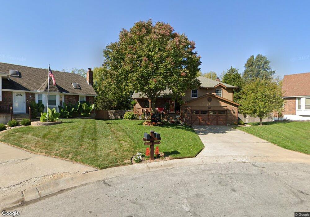 1405 Lee Ln, Raymore, MO 64083 - photo 1