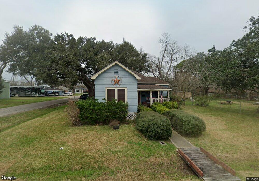 1420 W Lang St, Alvin, TX 77511 - photo 1