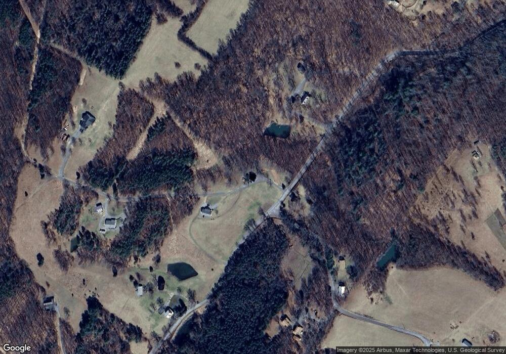 34 Grape Hill Dr, Berkeley Springs, WV 25411 - photo 1