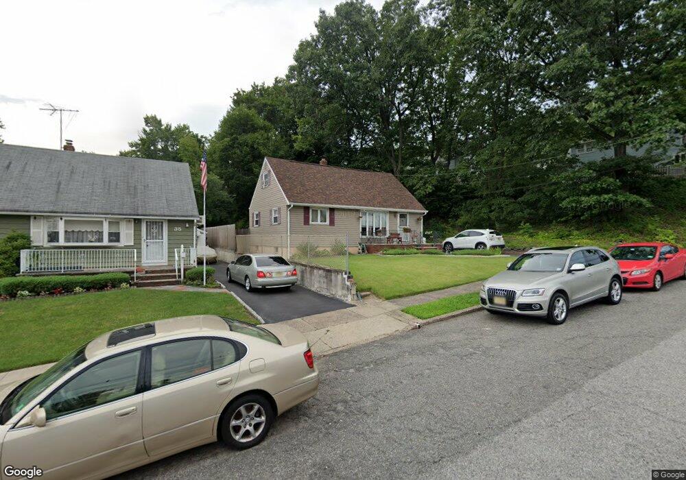 39 Glen Oaks Ct, Clifton, NJ 07012 - photo 1