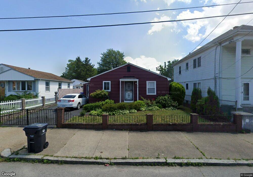 216 Sterry St, Pawtucket, RI 02860 - photo 1