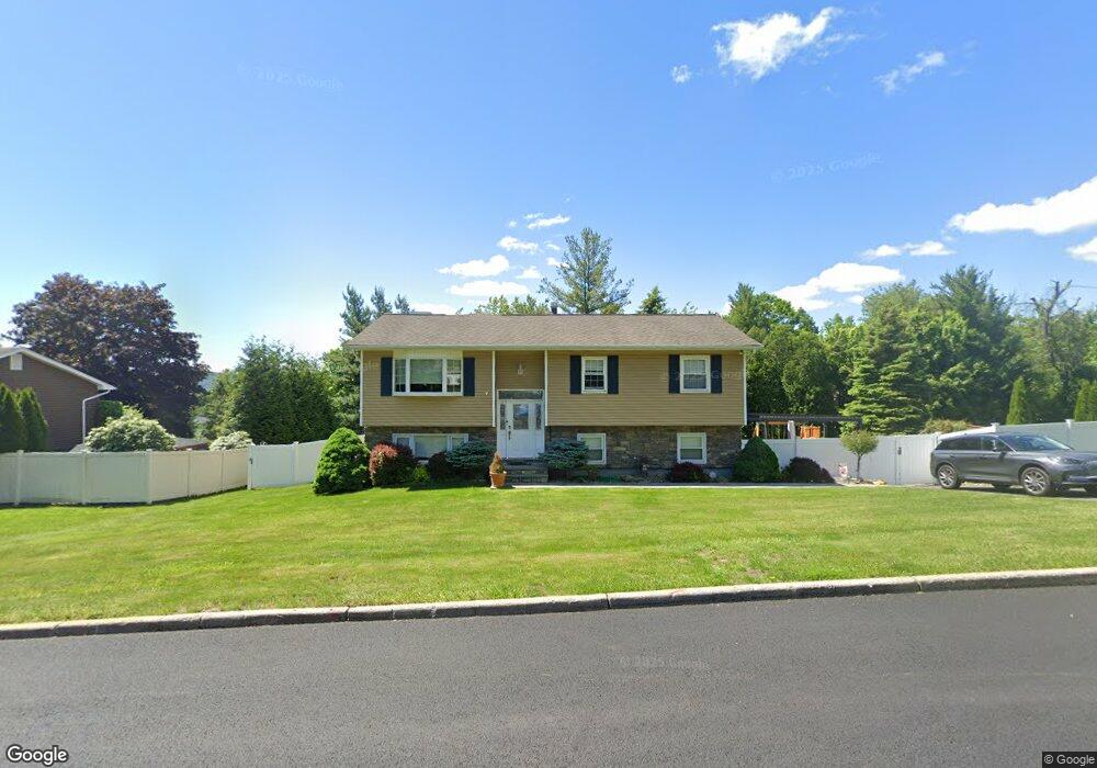 9 Youngstown Ct, Stony Point, NY 10980 - photo 1