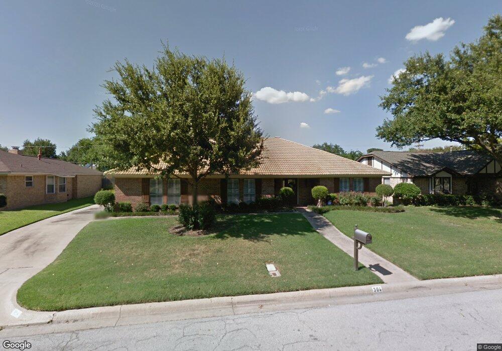 304 W Louella Dr, Hurst, TX 76054 - photo 1