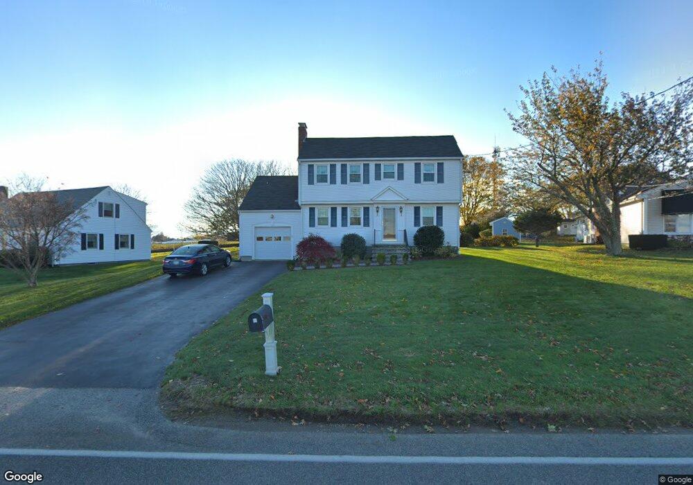 53 Berkeley Ave, Middletown, RI 02842 - photo 1