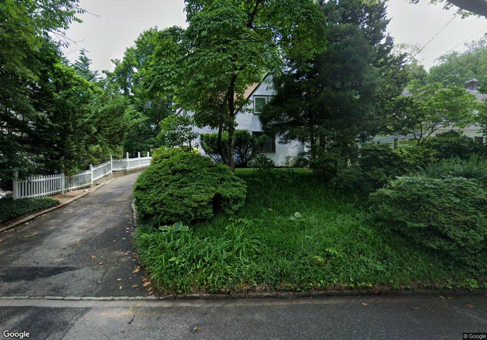 93 Hampshire Rd, Great Neck, NY 11023 - photo 1