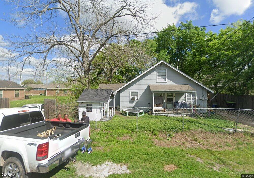 1305 4th St, Bay City, TX 77414 - photo 1