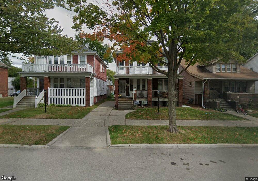 1068 Wayburn St, Grosse Pointe, MI 48230 - photo 1