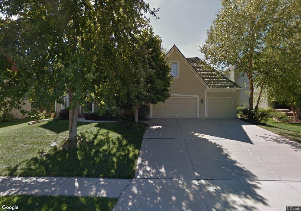 9424 Pine St, Lenexa, KS 66220 - photo 1