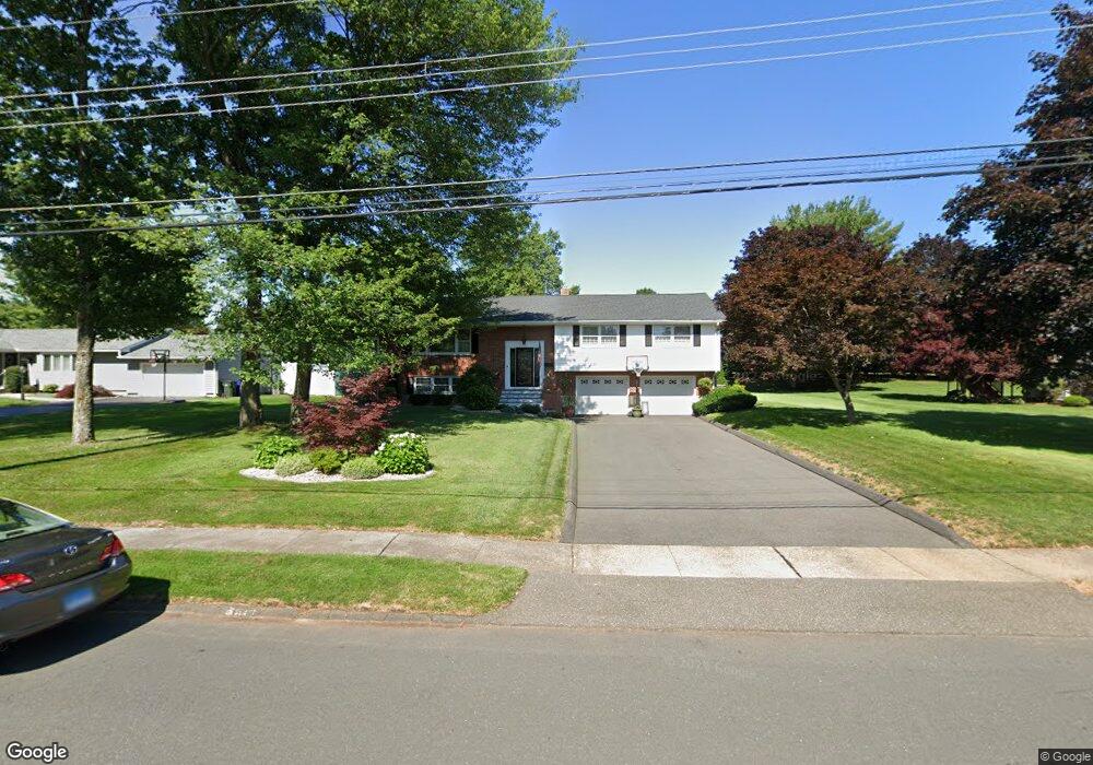 131 Carriage Hill Dr, Wethersfield, CT 06109 - photo 1