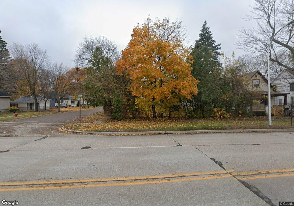 2100 10th St, Port Huron, MI 48060 - photo 1