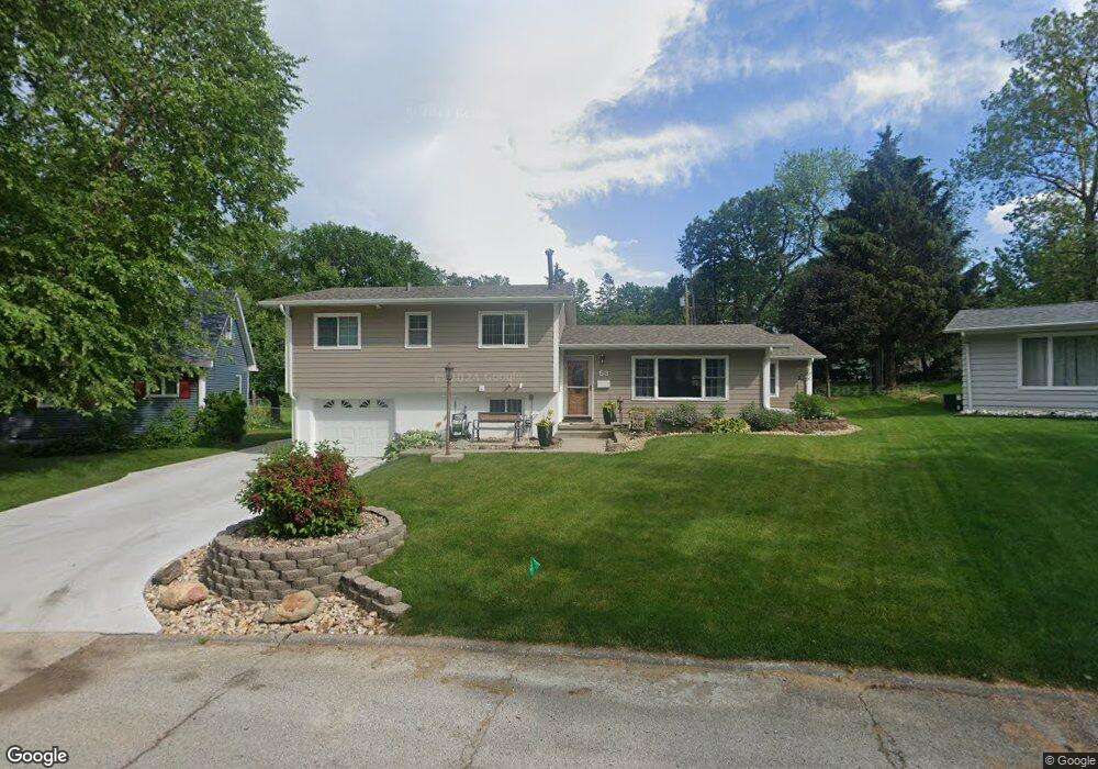 53 Parklane Cir, Bettendorf, IA 52722 - photo 1