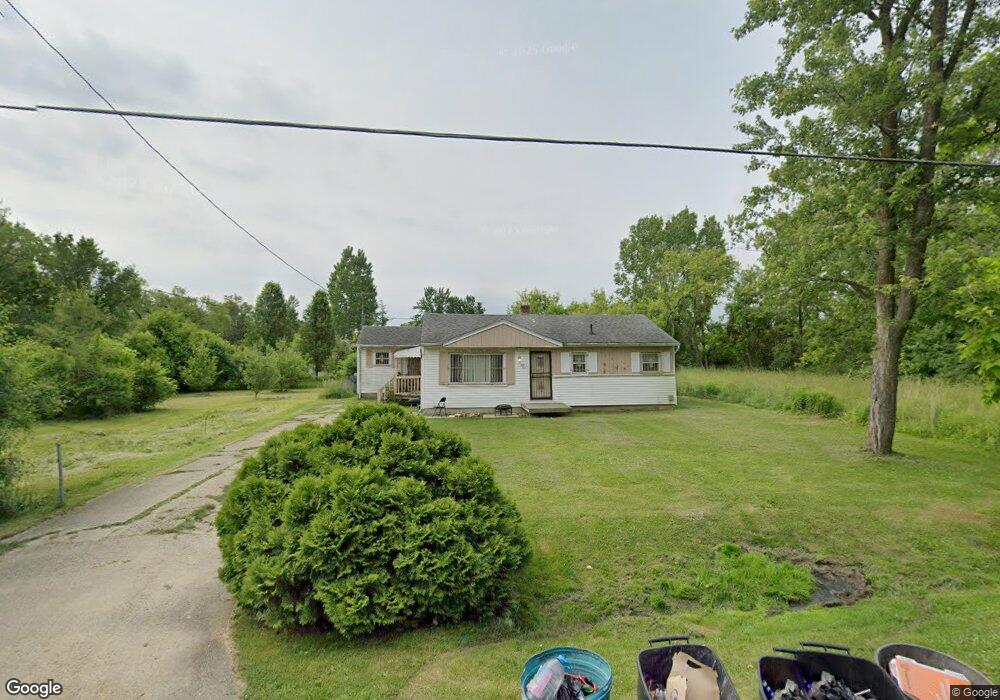 1054 E Humphrey Ave, Flint, MI 48505 - photo 1