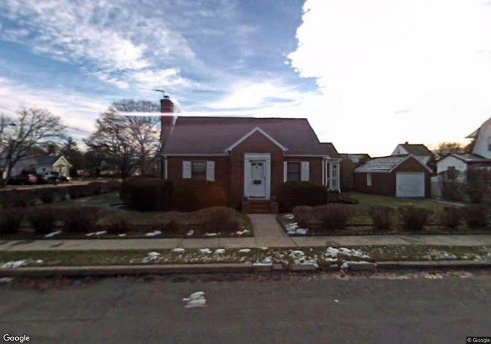 37 Chestnut St, Rockville Centre, NY 11570 - photo 1