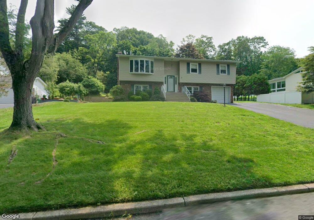 4 Queens Ct, Orangeburg, NY 10962 - photo 1