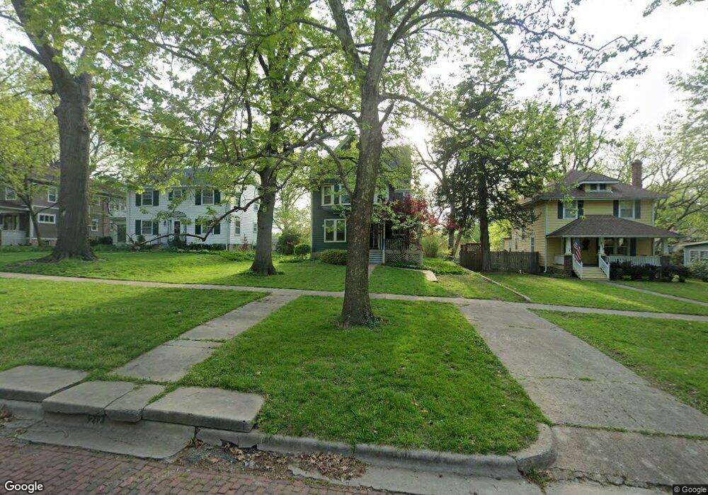 217 SW Woodlawn Ave, Topeka, KS 66606 - photo 1