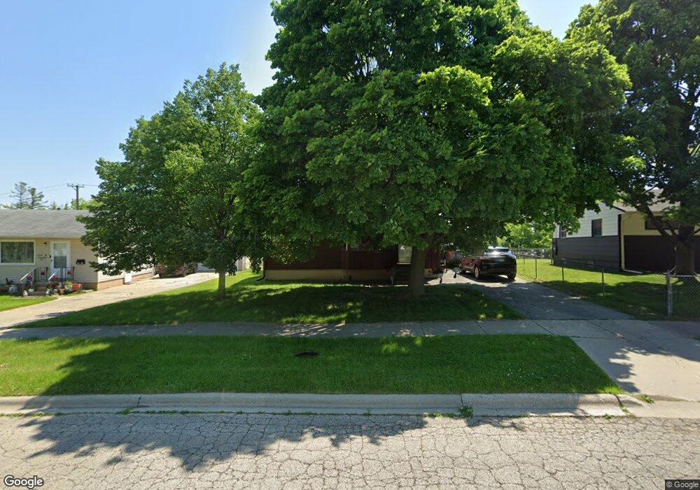 2213 Mohican Rd, Waukegan, IL 60087 - photo 1