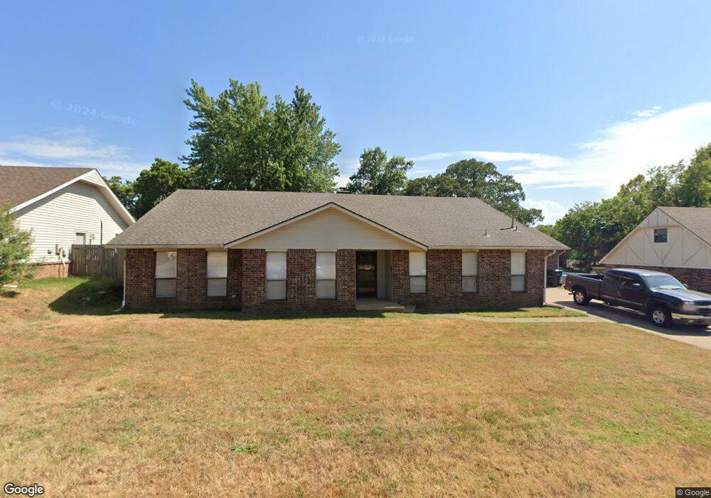 1015 E Comet Place, Claremore, OK 74017 - photo 1