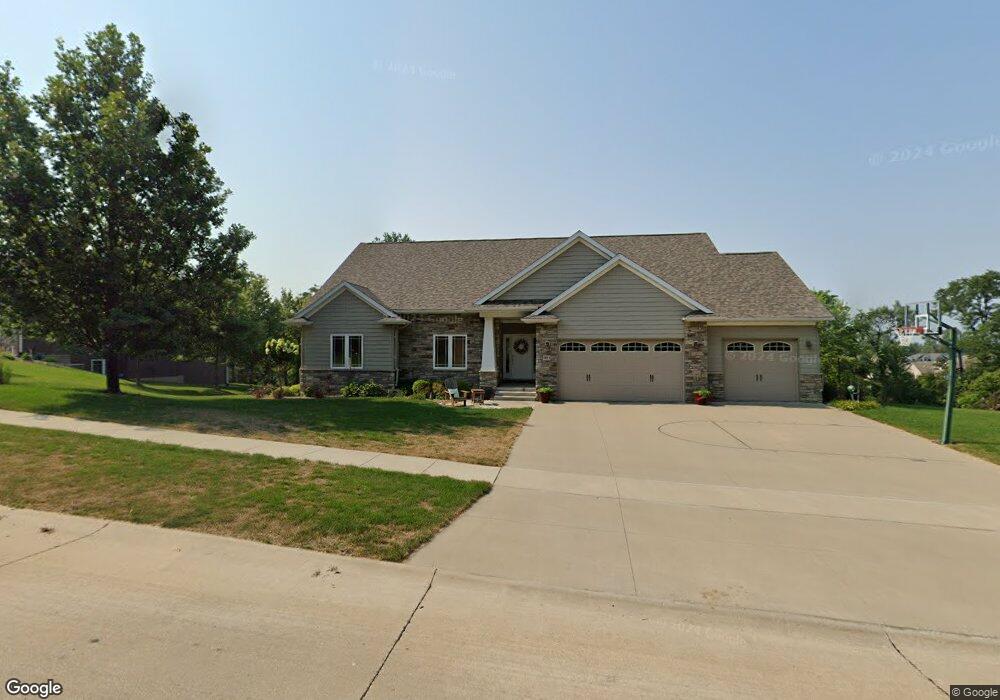 5821 River Pkwy NE, Cedar Rapids, IA 52411 - photo 1