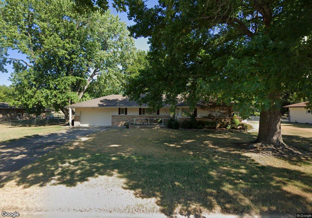 403 Highland Dr, Parsons, KS 67357 - photo 1
