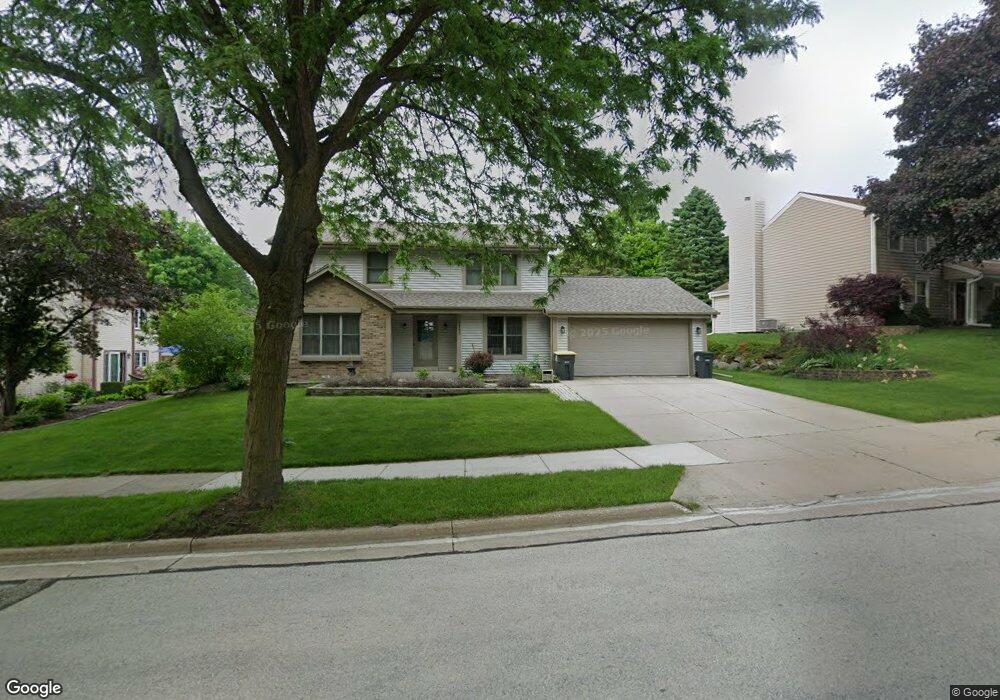 2007 Fieldcrest Ln, Waukesha, WI 53186 - photo 1