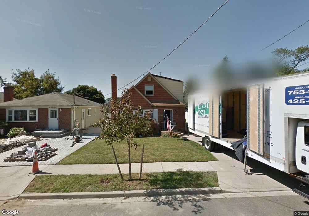 289 Tennis Ct, Franklin Square, NY 11010 - photo 1