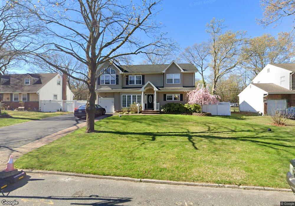 52 Crocus Ln, ComMacK, NY 11725 - photo 1