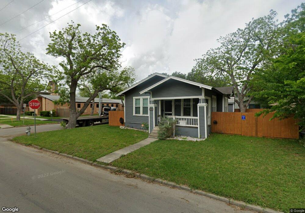 902 N Bauer St, Seguin, TX 78155 - photo 1