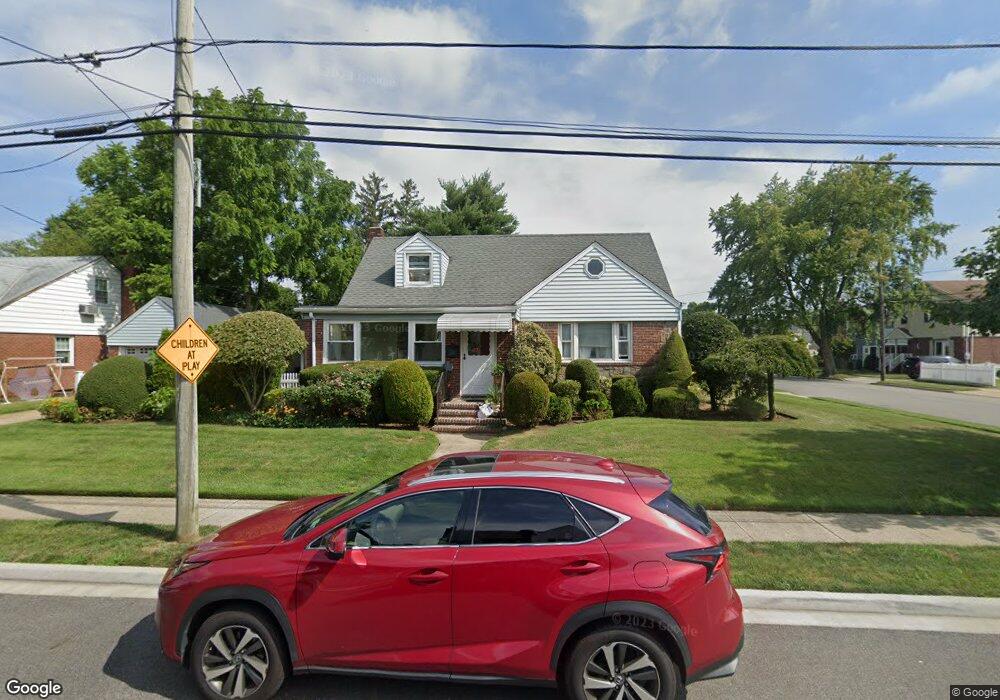 1070 Admont Ave, Franklin Square, NY 11010 - photo 1