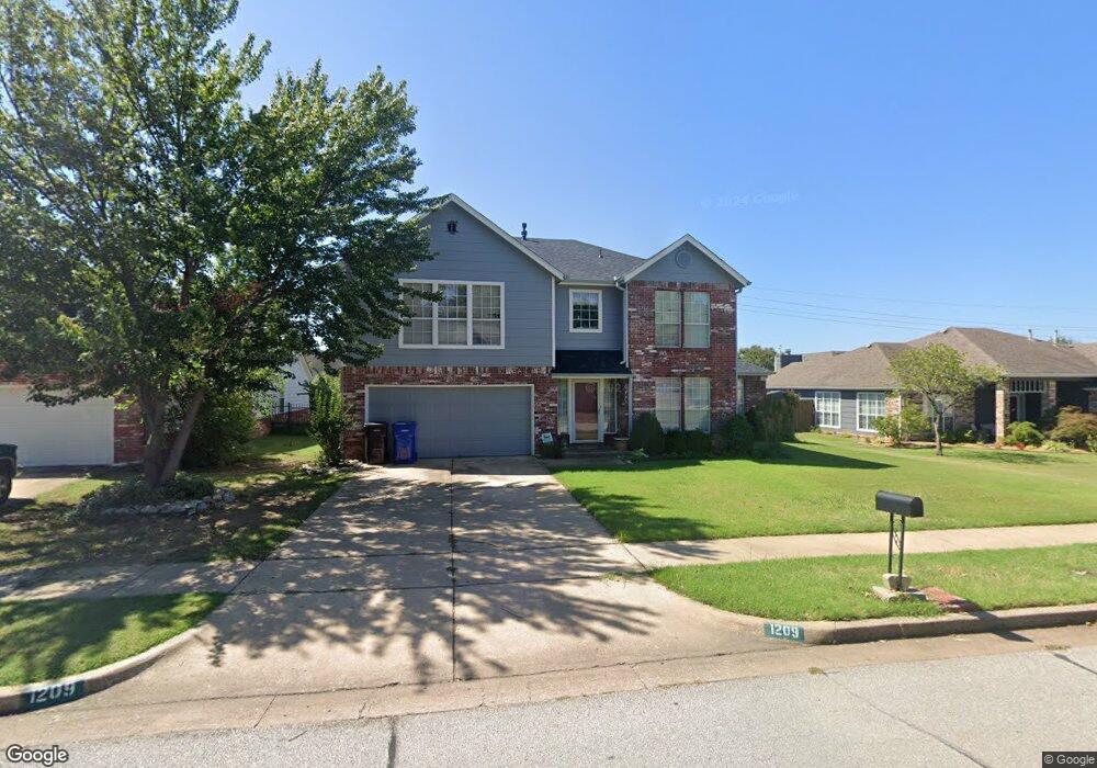 1209 W Utica St, Broken Arrow, OK 74011 - photo 1
