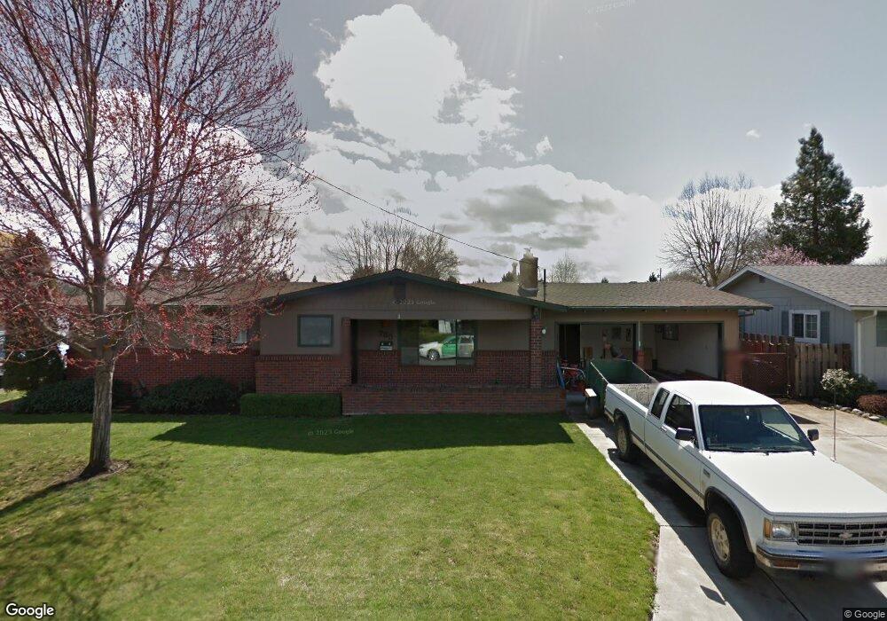 785 S 4th St, Central Point, OR 97502 - photo 1