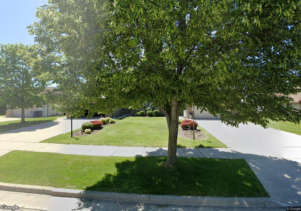 1123 Ellys Way, Slinger, WI 53086 - photo 1