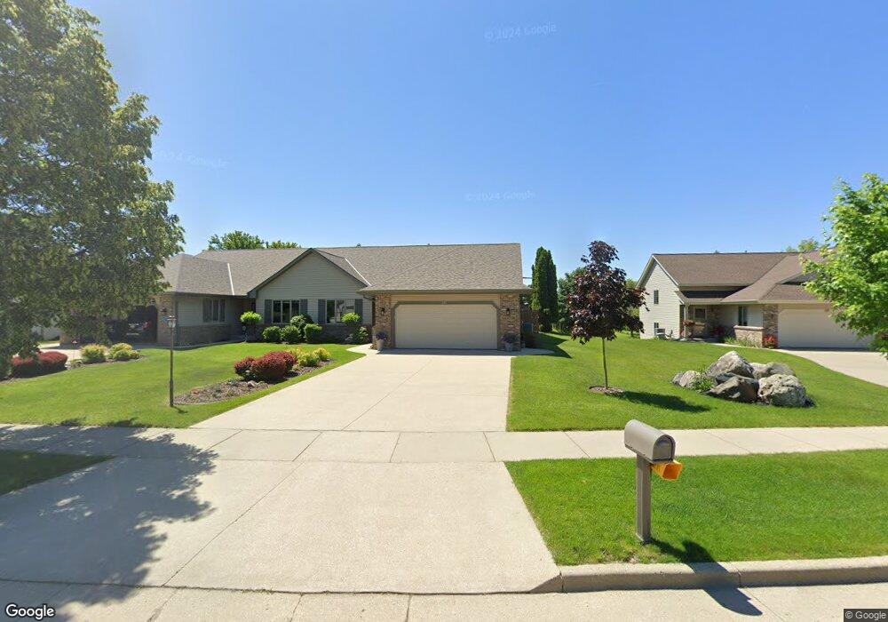 1121 Ellys Way, Slinger, WI 53086 - photo 1