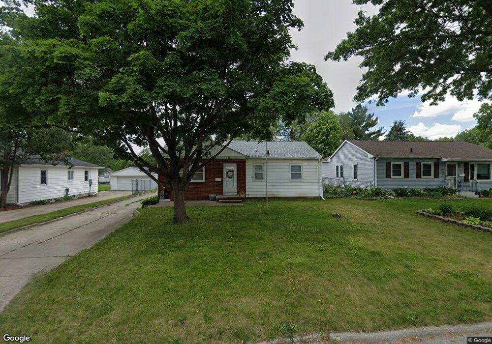 2215 Victory Dr, Cedar Falls, IA 50613 - photo 1